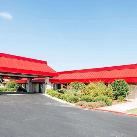 Отель Ramada Нью Браунфелс Экстерьер фото