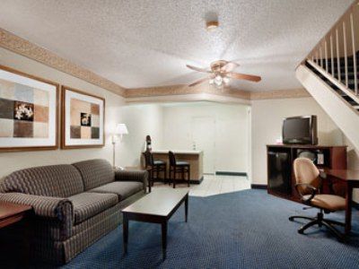 Отель Ramada Нью Браунфелс Экстерьер фото